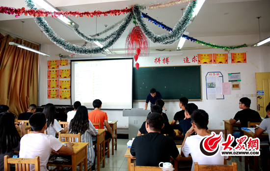 学生们对赵黎老师的课评价非常高